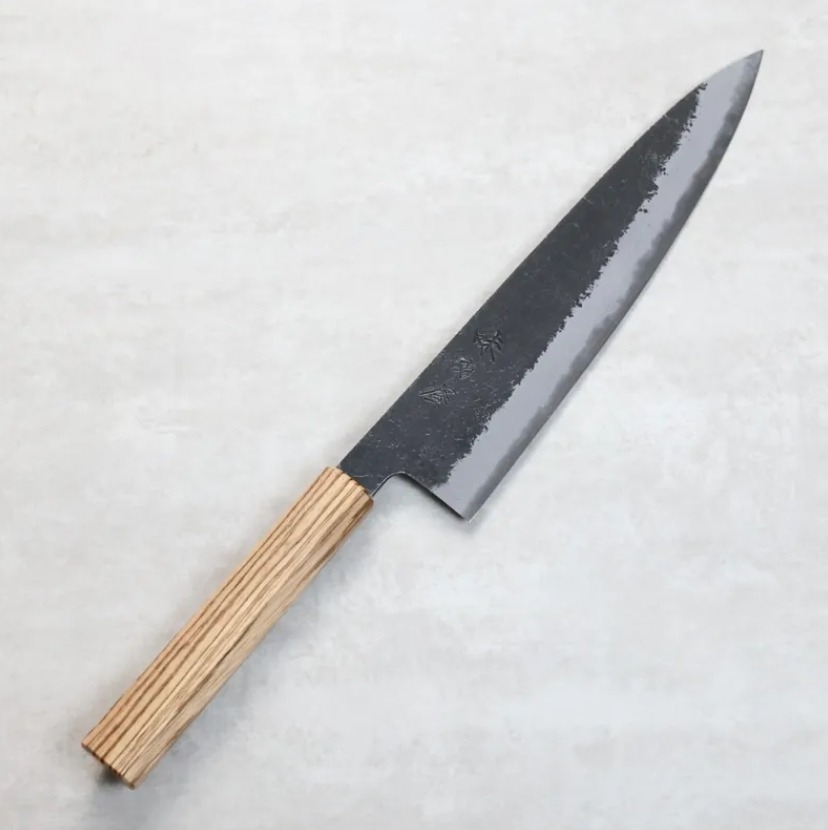 日野浦刃物 味方屋 牛刀 240mm 白紙鋼 黑打鍛地墨流 斑馬木八角柄 日野浦刃物 味方屋 牛刀 240mm 白紙鋼 黑打鍛地墨流 斑馬木八角柄