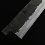 日野浦刃物 味方屋 牛刀 240mm 白紙鋼 黑打鍛地墨流 青森檜木八角柄 (5) 日野浦刃物 味方屋 牛刀 240mm 白紙鋼 黑打鍛地墨流 青森檜木八角柄