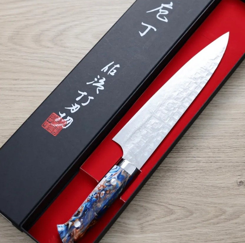 佐治武士 牛刀 210mm <br>VG10鋼 十字鎚目大馬士革 藍壓克力柄