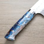 佐治武士 牛刀 210mm <br>VG10鋼 十字鎚目大馬士革 藍壓克力柄