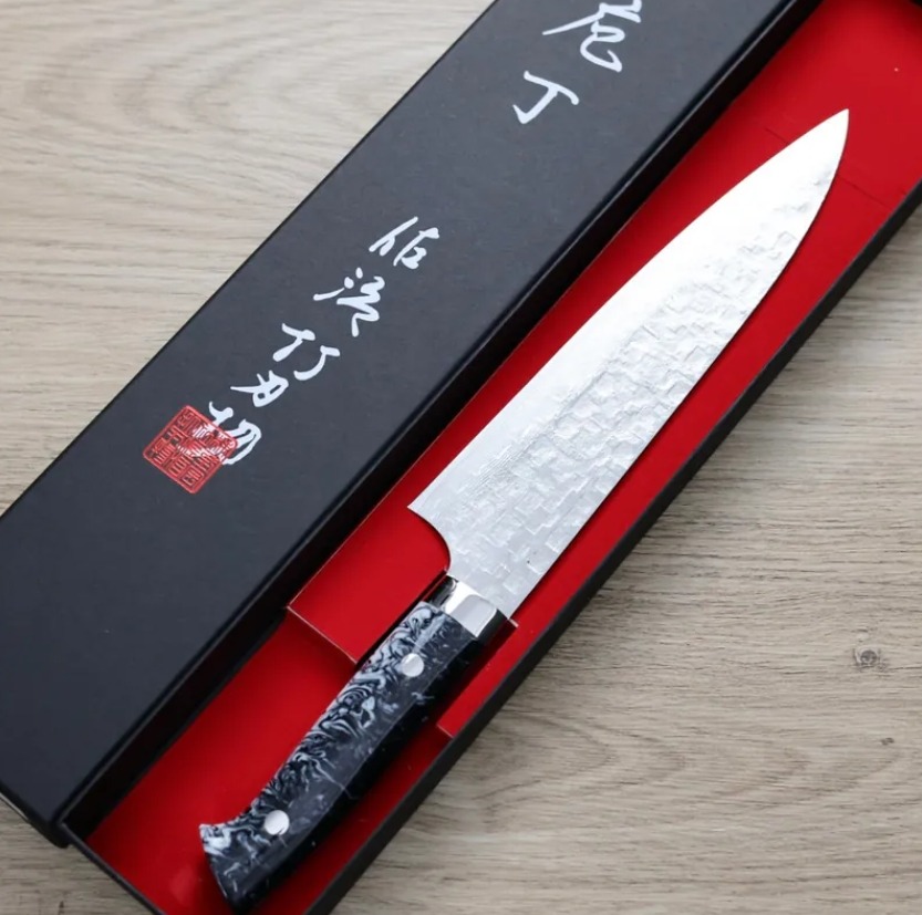 佐治武士 牛刀 210mm VG10鋼 十字鎚目大馬士革 黑壓克力柄 (2) 佐治武士 牛刀 210mm<br>VG10鋼 十字鎚目大馬士革<br>黑壓克力柄