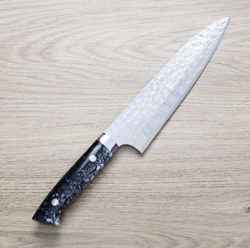 佐治武士 牛刀 210mm VG10鋼 十字鎚目大馬士革 黑壓克力柄 佐治武士 牛刀 210mm<br>VG10鋼 十字鎚目大馬士革<br>黑壓克力柄