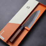 日野浦刃物 味方屋 三德 165mm 白紙鋼 黑打梨地 水牛口金 (2) 日野浦刃物 味方屋 三德 165mm<br>白紙鋼 黑打梨地 水牛口金