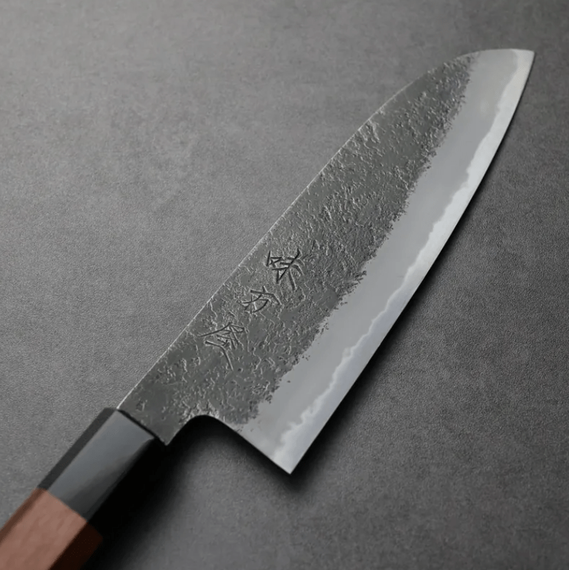 日野浦刃物 味方屋 三德 165mm 白紙鋼 黑打梨地 水牛口金 (4) 日野浦刃物 味方屋 三德 165mm<br>白紙鋼 黑打梨地 水牛口金