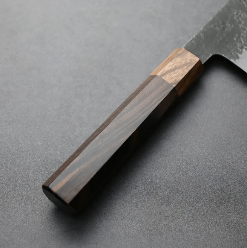 日野浦刃物 味方屋 三德 165mm<br>白紙鋼 黑打梨地 黑檀八角柄