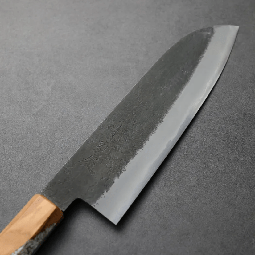 日野浦刃物 味方屋 三德 180mm 白紙鋼 黑打梨地 水牛口金 (4) 日野浦刃物 味方屋 三德 180mm<br>白紙鋼 黑打梨地 水牛口金