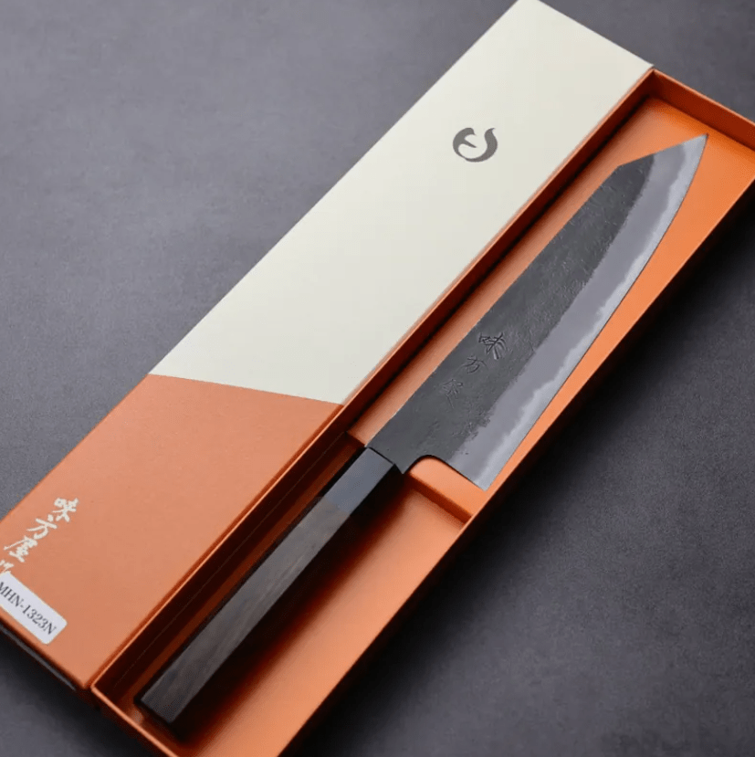 日野浦刃物 味方屋 切付牛刀 210mm <br>白紙鋼 黑打梨地 水牛口金