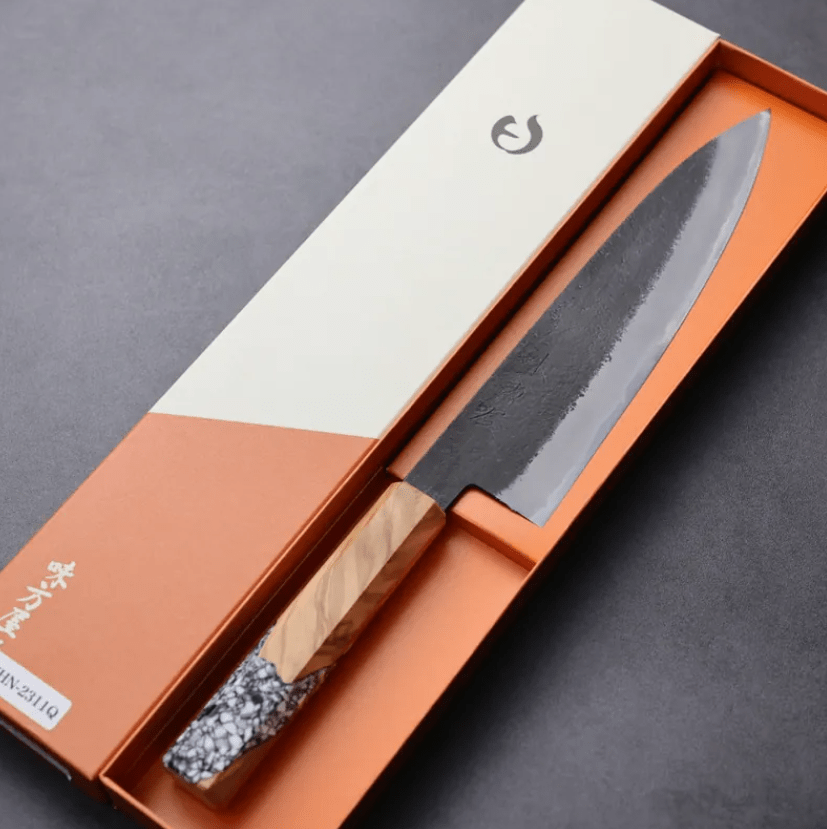 日野浦刃物 味方屋 牛刀 210mm 白紙鋼 黑打梨地 橄欖木 (2) 日野浦刃物 味方屋 牛刀 210mm<br>白紙鋼 黑打梨地 橄欖木白松石