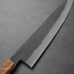 日野浦刃物 味方屋 牛刀 240mm<br>白紙鋼 黑打梨地 橄欖木