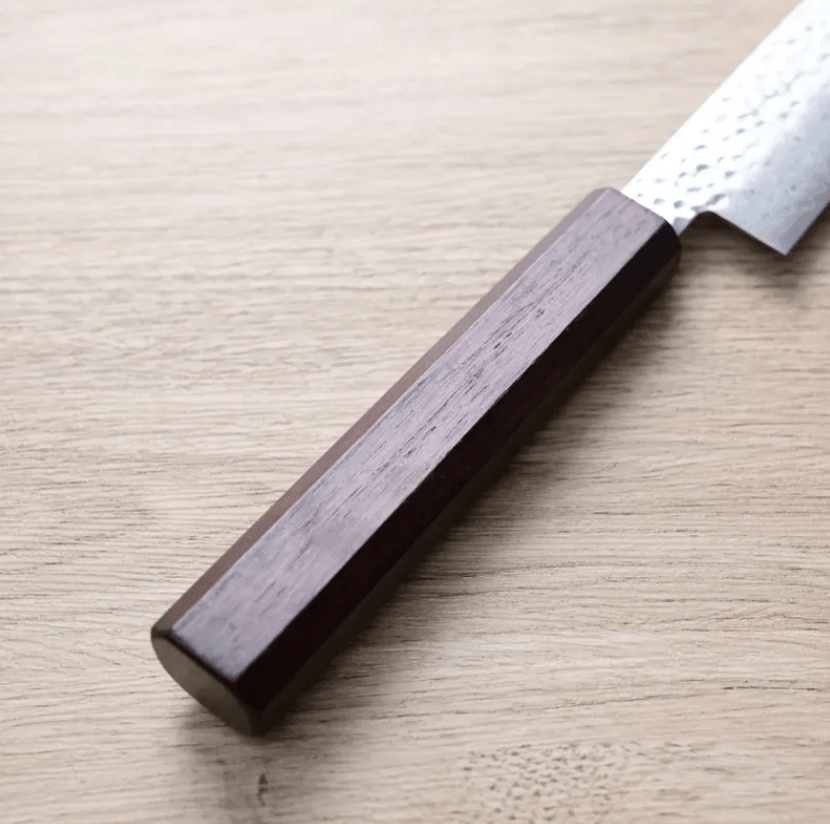 佐海 筋引 240mm VG10鋼<br>鎚目大馬士革 紅柄