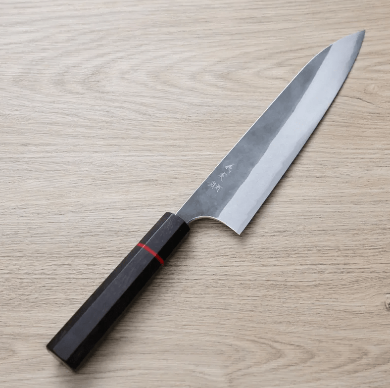 加藤義実 牛刀 210mm <br>青紙超級鋼 黑打梨地