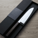 佐海 三德 170mm VG10鋼<br>鎚目大馬士革 紅柄