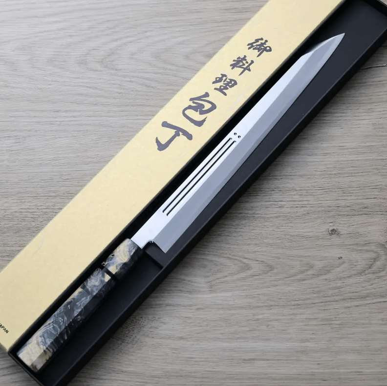 山脇刃物/鄉右馬允義弘 切付柳刃<br>300mm 銀三綱 鏡面血流