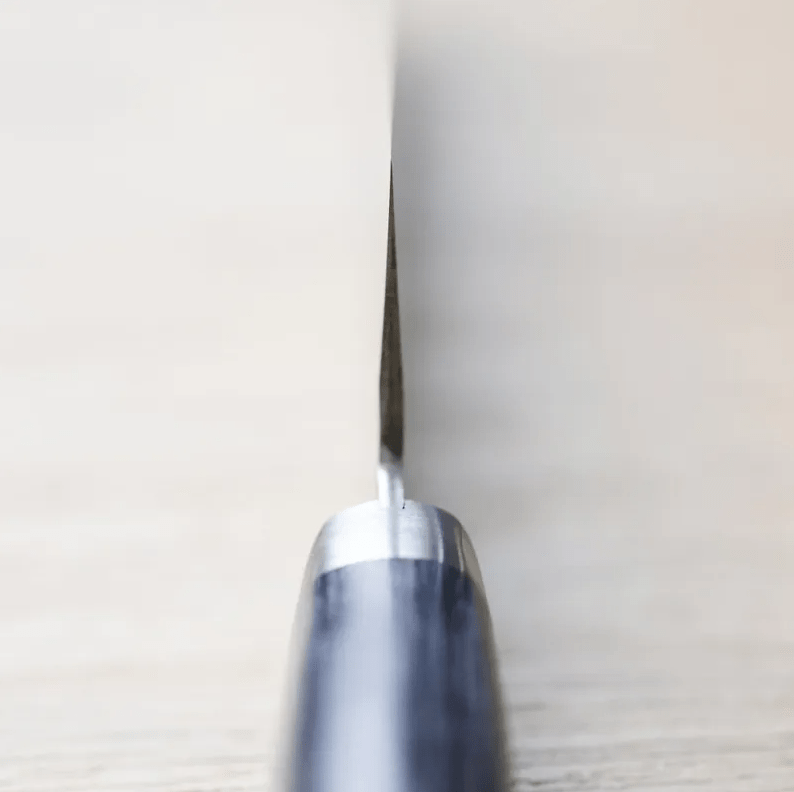 增谷訓生 牛刀 180mm VG10鋼<br>鎚目大馬士革 刻流藍柄