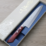 增谷訓生 牛刀 180mm VG10鋼<br>鎚目大馬士革 雪華 紅柄
