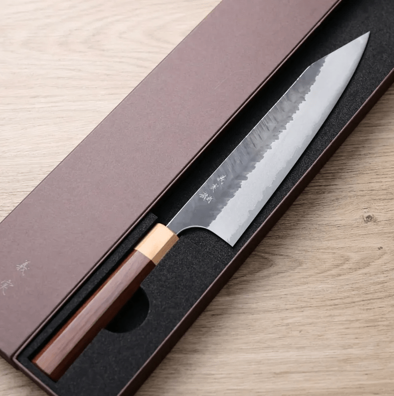 加藤義實 V鎚目 切付牛刀 240mm 青紙超級鋼 黑打 (2) 加藤義實 V鎚目 切付牛刀 <br>240mm 青紙超級鋼 黑打
