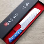 saji-n165-sgta-2 佐治武士 菜切 165mm SG Strix鋼<br>鎚目 壓克力柄