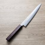 佐海 筋引 240mm VG10鋼<br>鎚目大馬士革 紅柄