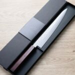 佐海 筋引 240mm VG10鋼<br>鎚目大馬士革 紅柄