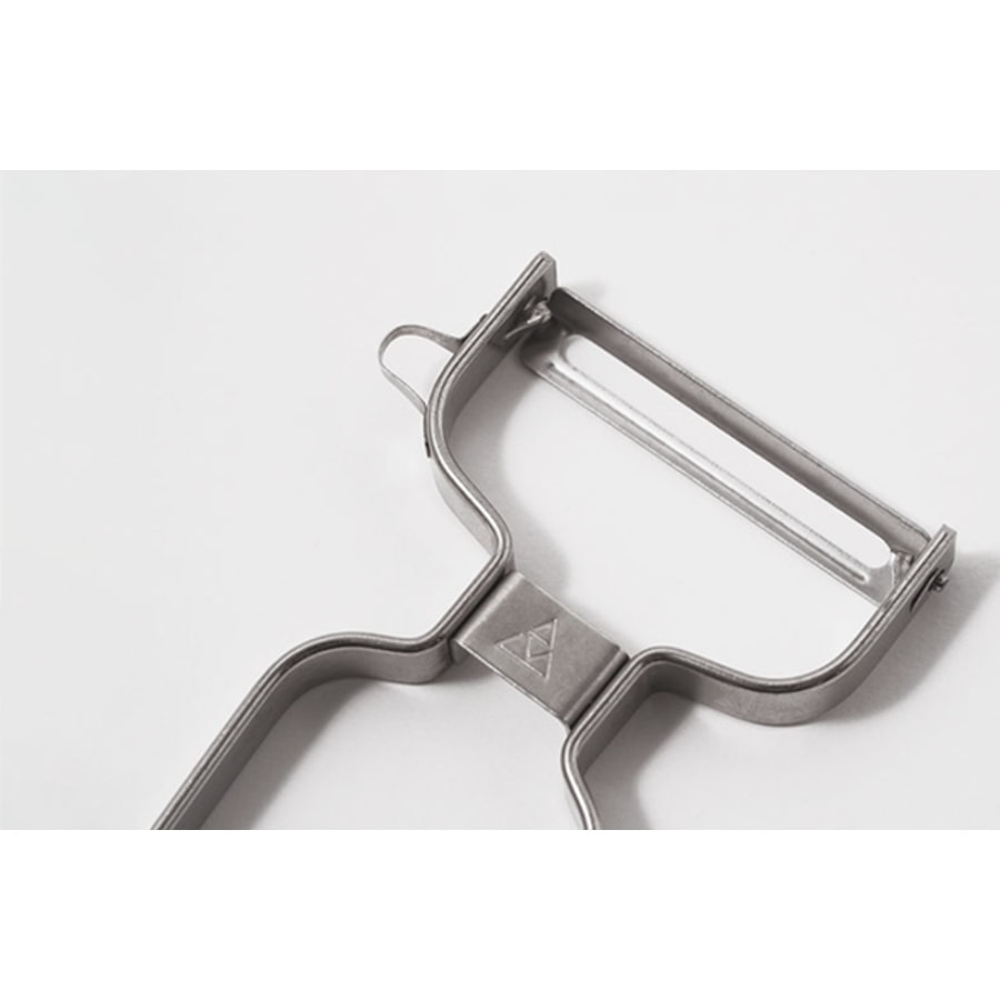 【TRIANGLE德國三角牌】不銹鋼削皮器50MM(輕巧好握適合女生手)