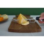 【TRIANGLE德國三角牌】 高質感尖頭鋸齒起司刀 具有薄的鋸齒狀刀片，刀片上有切口，可防止起司粘在刀片上