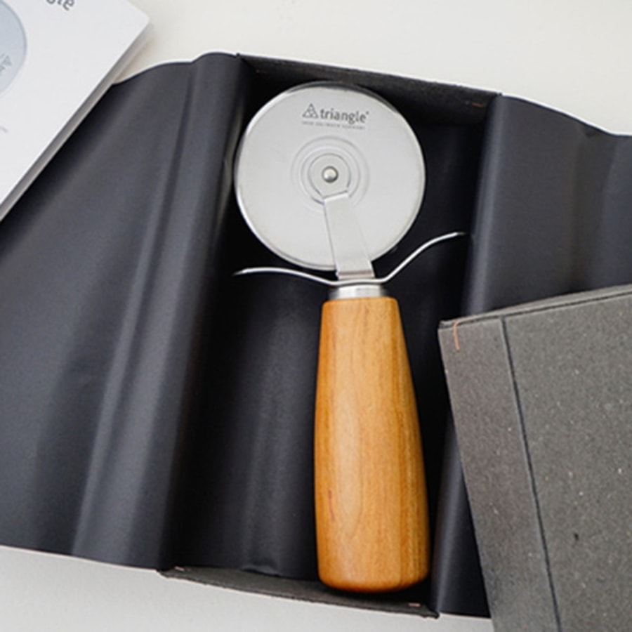 【TRIANGLE德國三角牌】德國 櫻桃木pizza滾刀( 櫻桃木 胡桃木 歐洲李木)