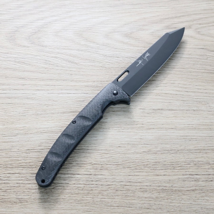 黑崎優 折疊刀 100mm 黑染 SG2粉末HSS鋼 碳纖維/付皮套